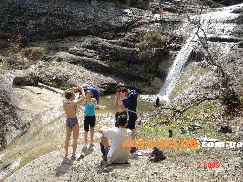 Возле водопада Джурла в Крыме на Демерджи